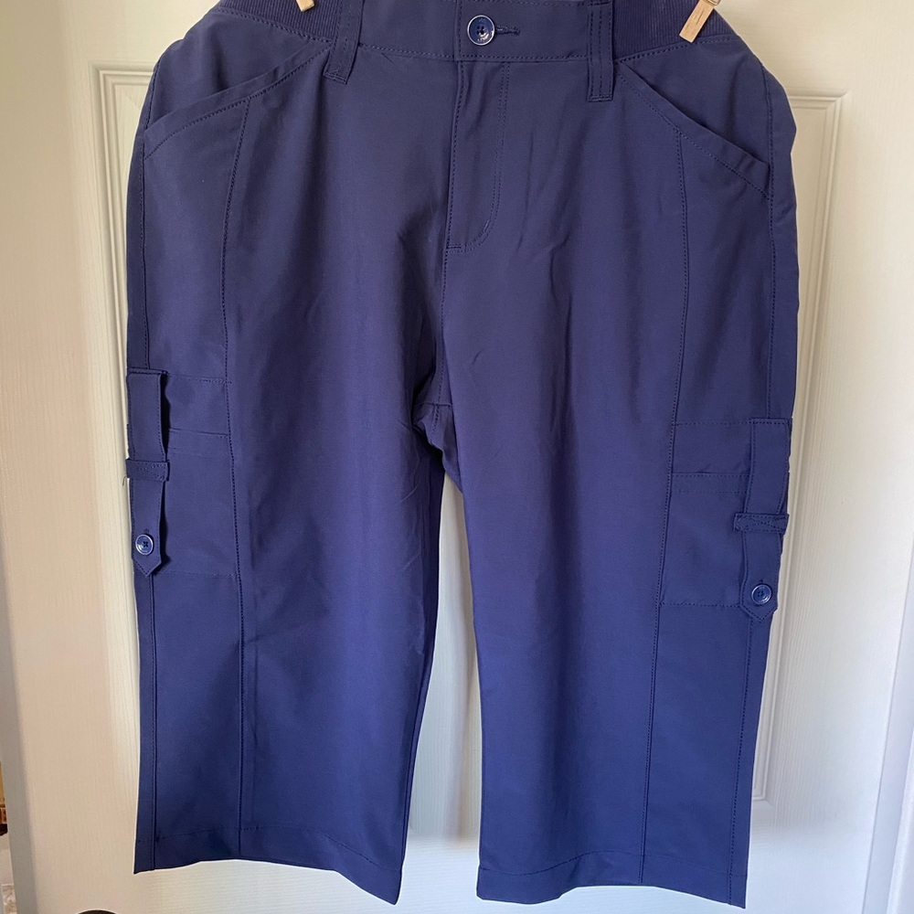 NWOT Lee relaxed fit mid rise capris size 8